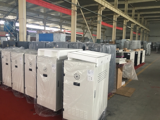Tủ sạc máy tính bảng AHL-E36 với hệ thống an toàn khóa và chìa khóa và 4 bánh